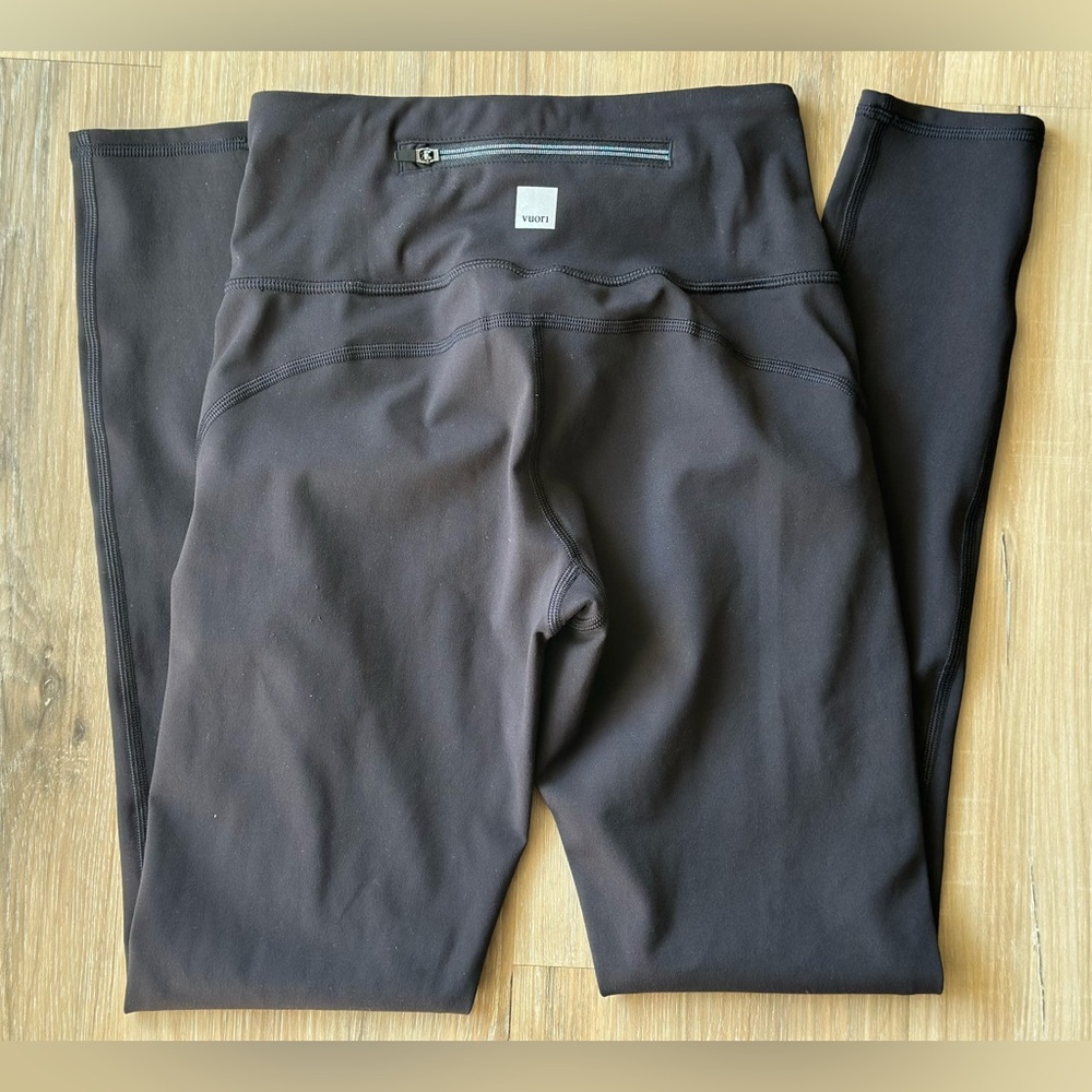 Vuori Black High Rise Leggings Women’s Athletic Yoga Pants Zip Pocket